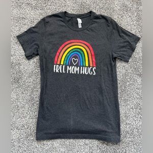 Free Mom Hugs T-shirt